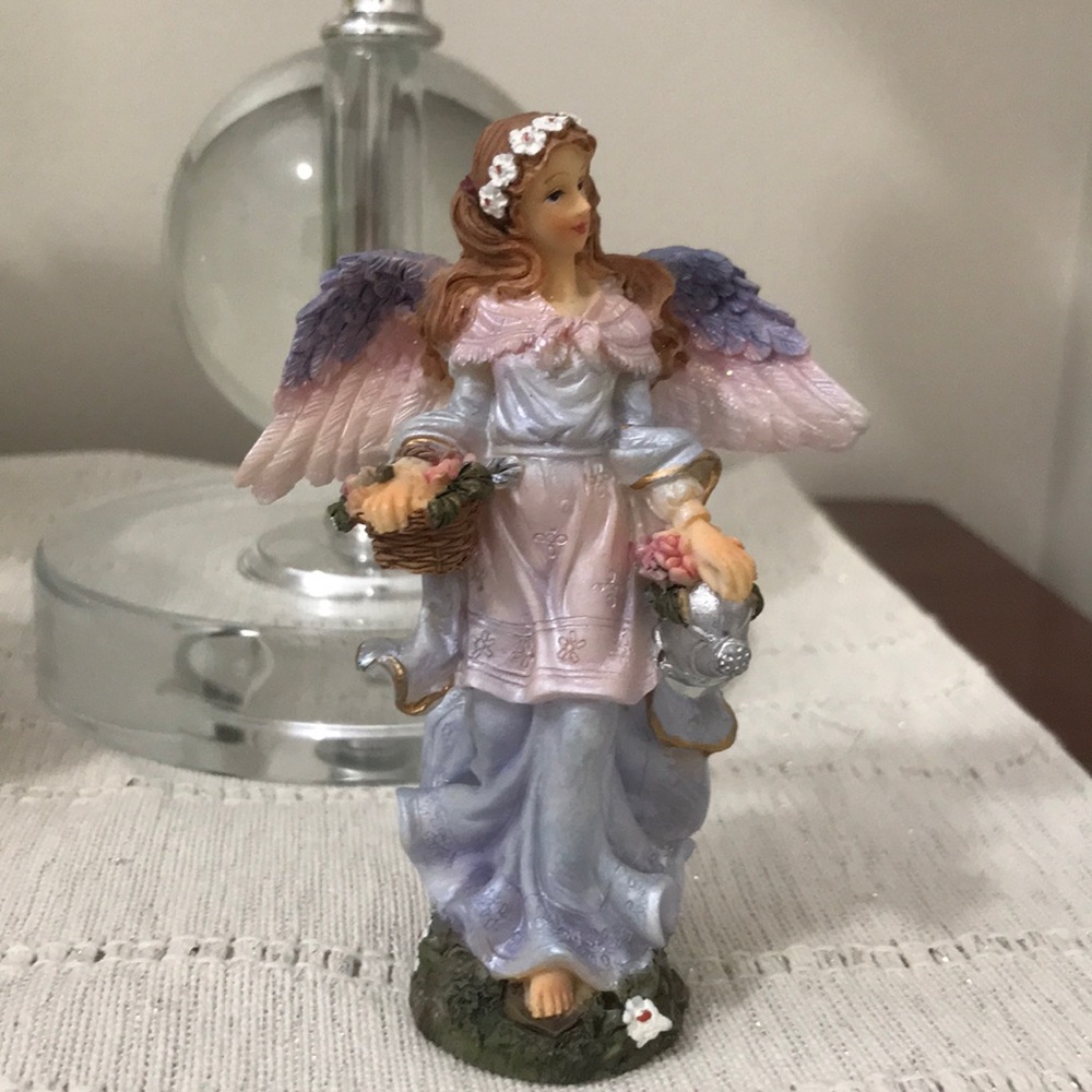 Angel trinket figurine